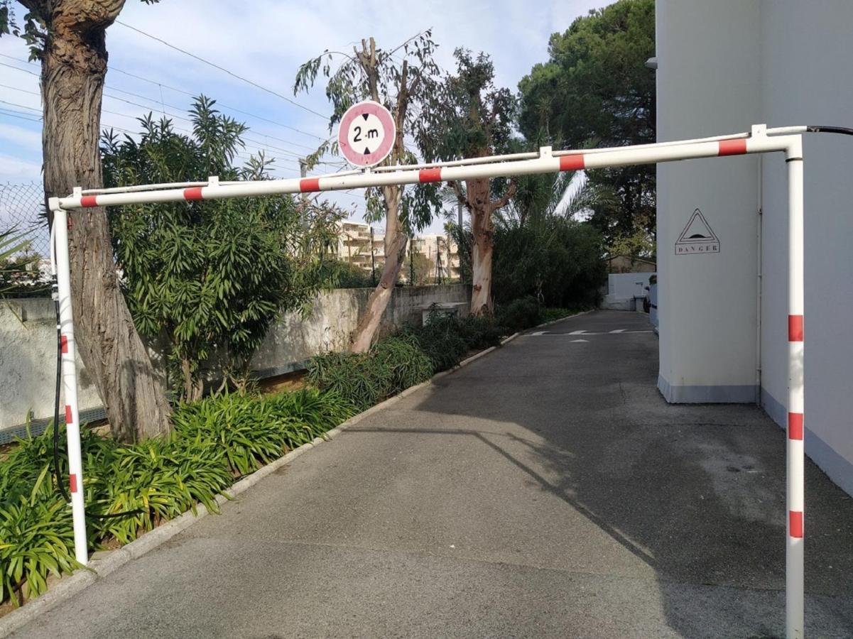 Grand Studio Neuf Face Port Et Plage, Parking Prive Golfe-Juan Exterior foto